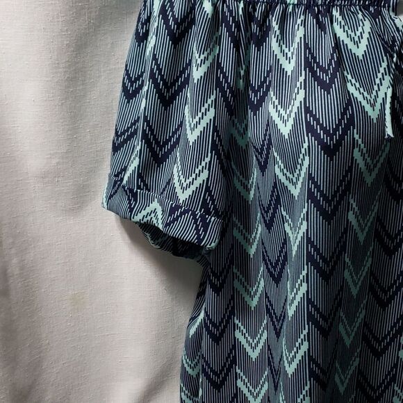 Caslon. EUC. Polyester, Chevron Pattern Top. Size S. - Picture 3 of 7